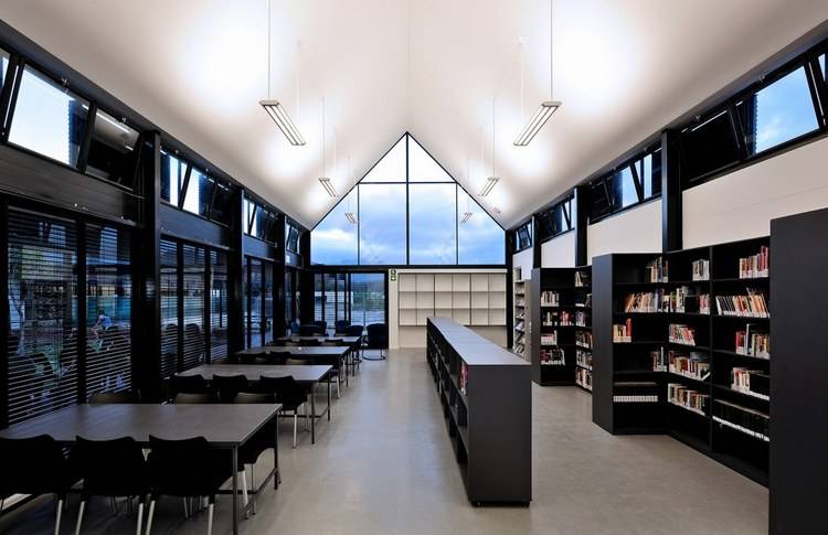 某國際學校機房改造工程順利交付 某國際學校機房改造工程順利交付